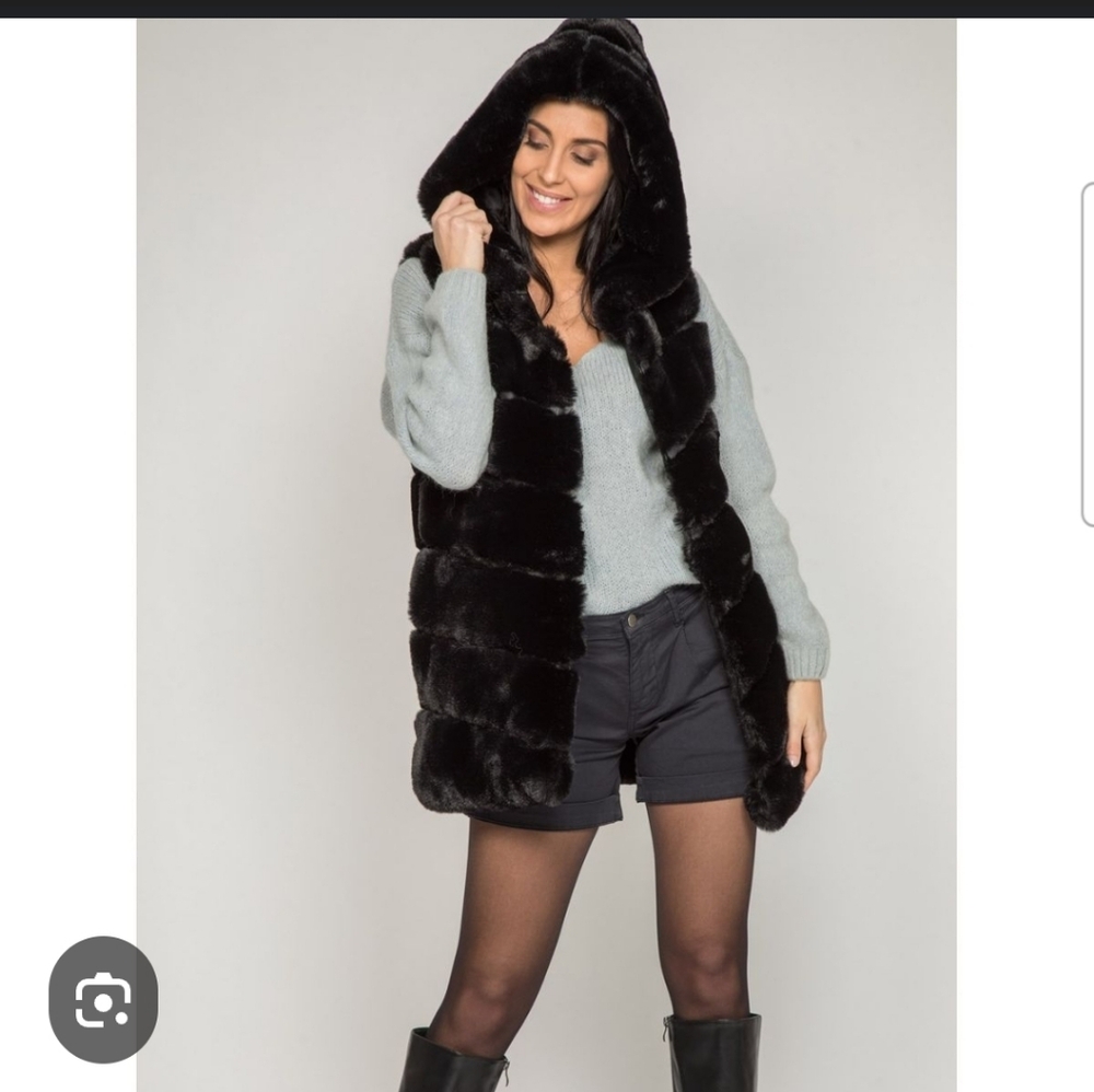 Rachel Zoe Black Oversized Faux For Hooded Vest. Size S